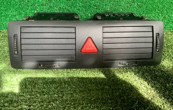 Skoda Fabia Mk1 (6Y) Dash center air vent grill 6Y0820951
