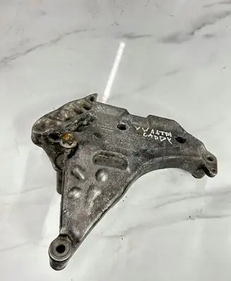 Skoda Octavia Mk2 (1Z) Engine mounting bracket 03L199207