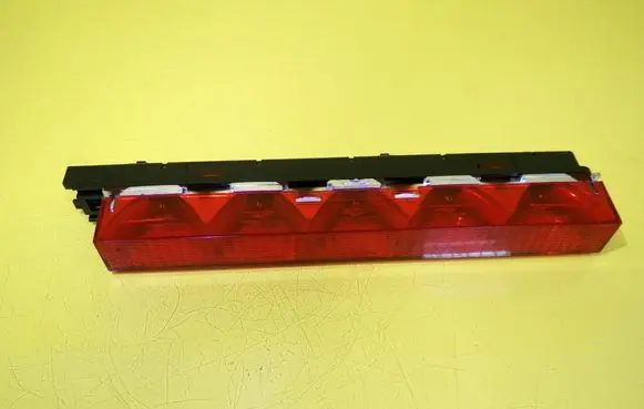 Third/center stoplight