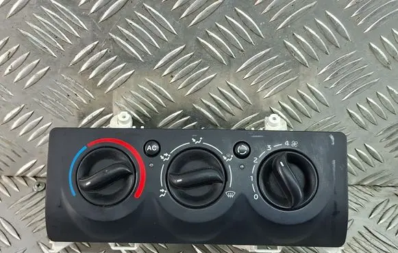 Renault Clio II Climate control unit A82000100