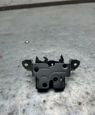 Toyota Aygo AB40 Tailgate/trunk/boot lock/catch/latch 232519