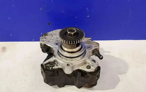 Mercedes-Benz ML W164 Mechanical fuel pump A6420700801 0445010210