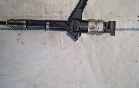 Nissan Navara D40 Fuel injector 16600ec00a