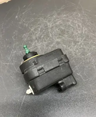 Renault Scenic I Headlight level adjustment motor P7700840141