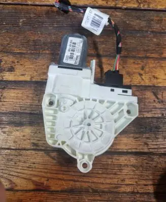 Audi A6 S6 C6 4F Front door window regulator motor 8K0959802