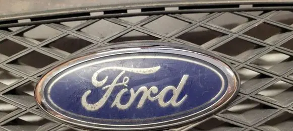Ford Focus C-MAX Front bumper upper radiator grill 3M5JR8200AAW