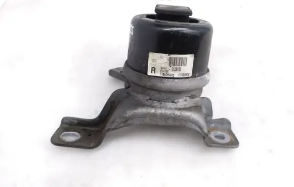 Volvo S60 Engine mount bracket 31330135
