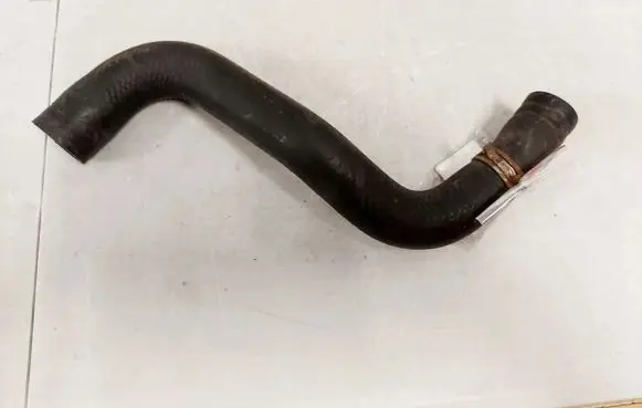 Nissan Juke I F15 Engine coolant pipe/hose