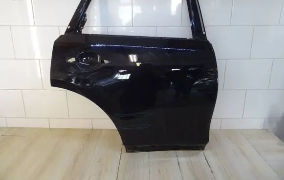 Infiniti QX30 Rear door