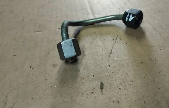 Peugeot 4007 Fuel line pipe