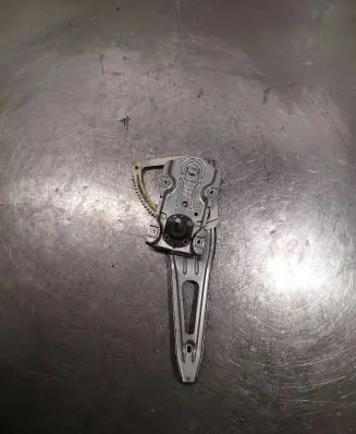 Toyota Yaris Rear door manual window regulator 