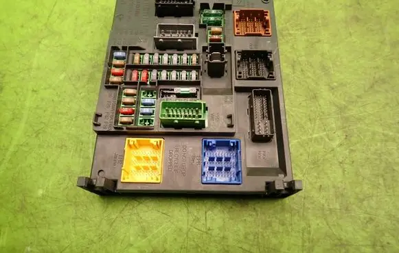 Peugeot 508 Fuse module 