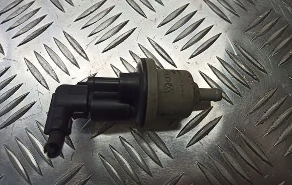Volkswagen Golf V Valve vacuum 058133517B