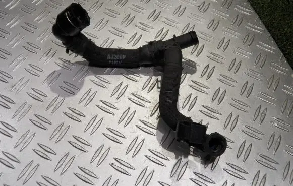 Land Rover Range Rover Sport L494 Engine coolant pipe/hose JPLA8A589BB