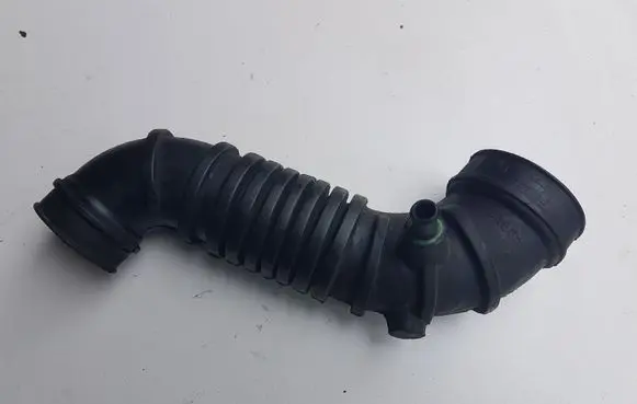 Mitsubishi Pajero Air intake hose/pipe