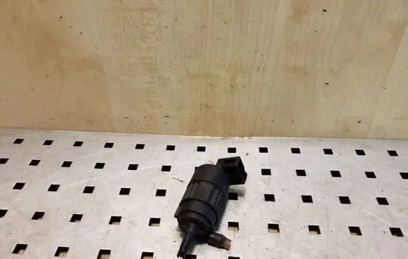 Opel Frontera B Windscreen/windshield washer pump