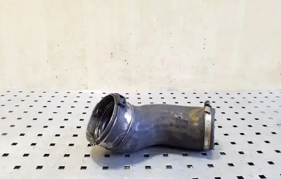 Volvo XC70 Intercooler hose/pipe 31657738