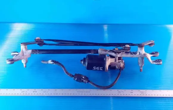 KIA Sorento Front wiper linkage and motor 981003E000