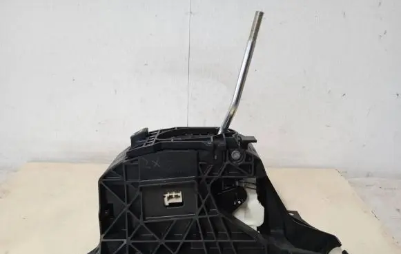 Lexus RX 450H Gear shifter/selector 75J399