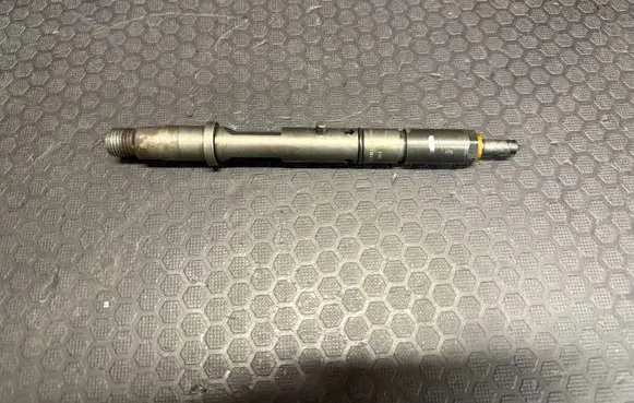 Audi A8 S8 D2 4D Fuel injector 059130201D