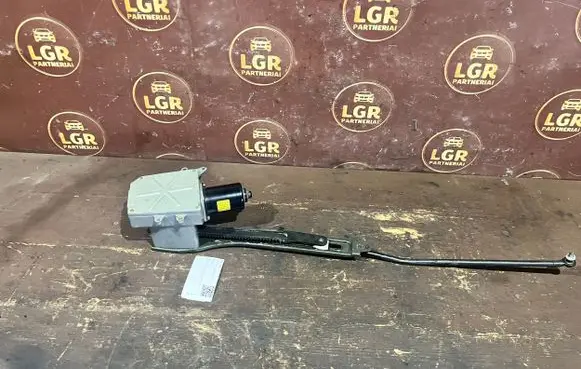 Nissan Quest Tailgate/trunk/boot lift motor 8258015Z200