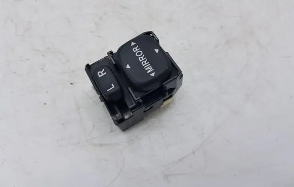 Toyota Auris 150 Wing mirror switch 183574