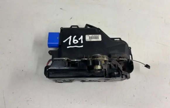 Volkswagen Golf V Front door lock 3D1837015