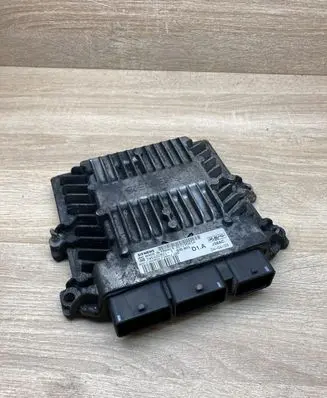Volvo V50 Engine control unit/module ECU 30729065A