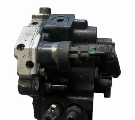 Volvo XC90 Fuel injection high pressure pump 8689591