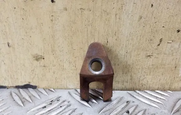 Peugeot 208 I Fuel Injector clamp holder 