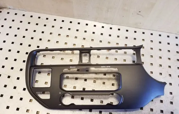 KIA Rio Radio/GPS head unit trim 847411W900