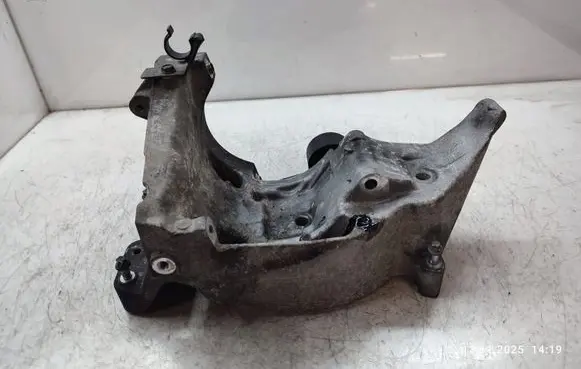 BMW X6 E71 Generator/alternator bracket 7802639 13992010 1116780263902