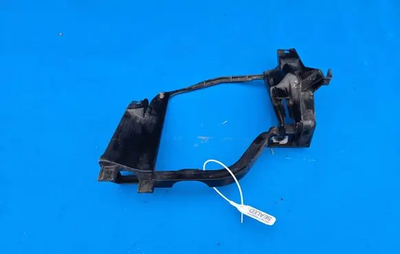 BMW 5 E60 E61 Headlight/headlamp mounting bracket 6936090