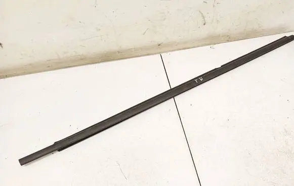Opel Astra H Front door glass trim molding 024468034
