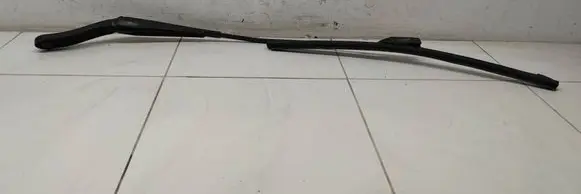 Volvo XC60 Front wiper blade arm 30753526