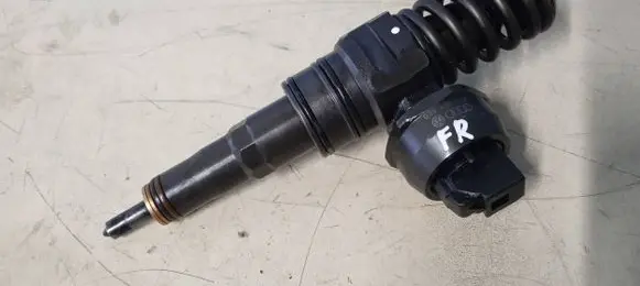 Audi A4 S4 B6 8E 8H Fuel injector 038130073BN