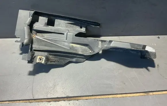 Ford Focus Other engine bay part BM51A02476AE D2L4A