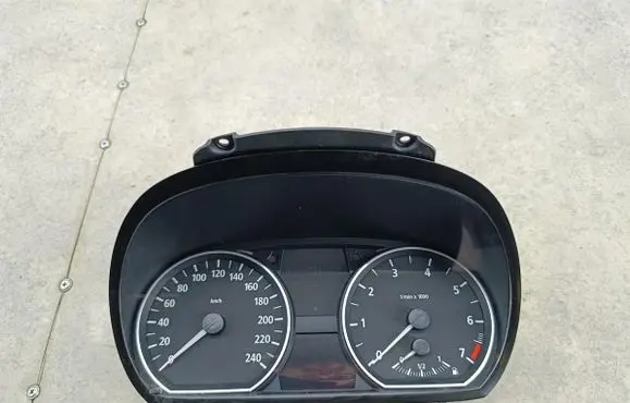 BMW 1 E81 E87 Speedometer (instrument cluster) 10249326983527
