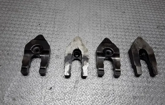 Nissan Primera Fuel Injector clamp holder