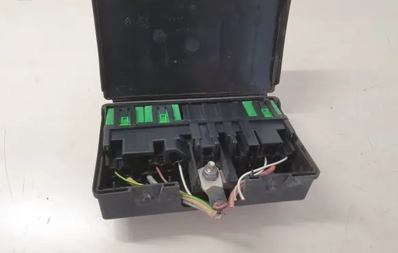 Peugeot 407 Fuse module 9632229480