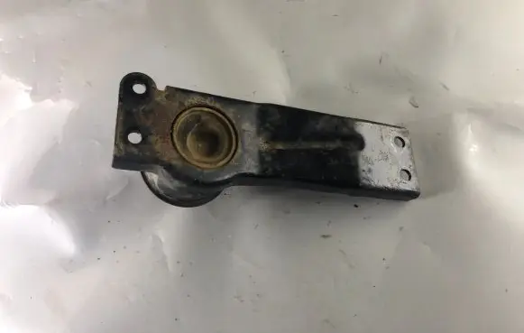 Mitsubishi Pajero Pinin Engine mount bracket MR510312