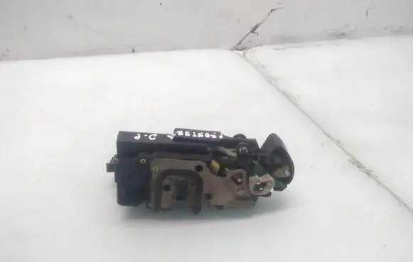 Opel Frontera B Front door lock 16639860