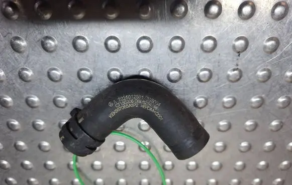 Mercedes-Benz S W222 Engine coolant pipe/hose S26371889 A2225012501