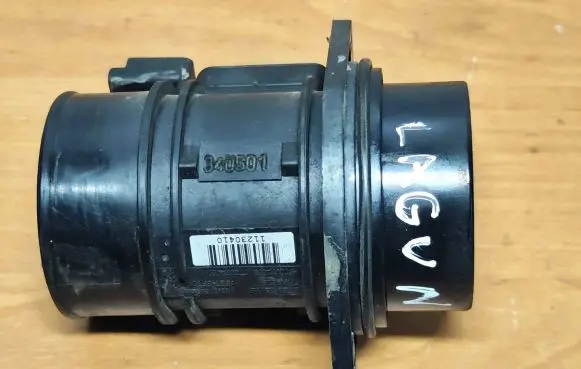 Renault Scenic I Mass air flow meter 7700314057 11230410 5WK9609
