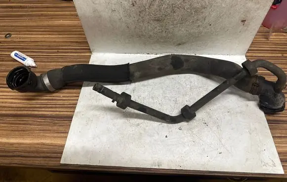 Volkswagen PASSAT B6 Engine coolant pipe/hose 3C0122291