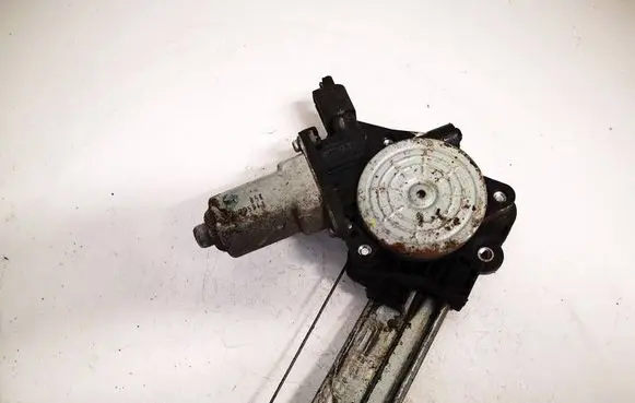 Honda CR-V Front door window regulator motor