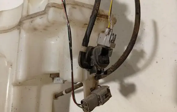 Mazda 3 I Windscreen/windshield washer pump 8603109120 860310-9120
