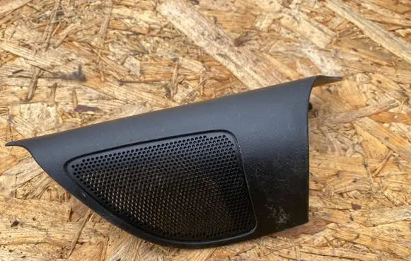 Ford Focus Front door speaker cover trim 4M5118C862