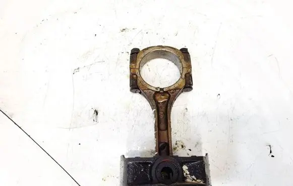 Subaru Legacy Piston with connecting rod