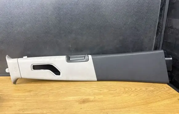 Volvo V70 (B) pillar trim (top) 1582